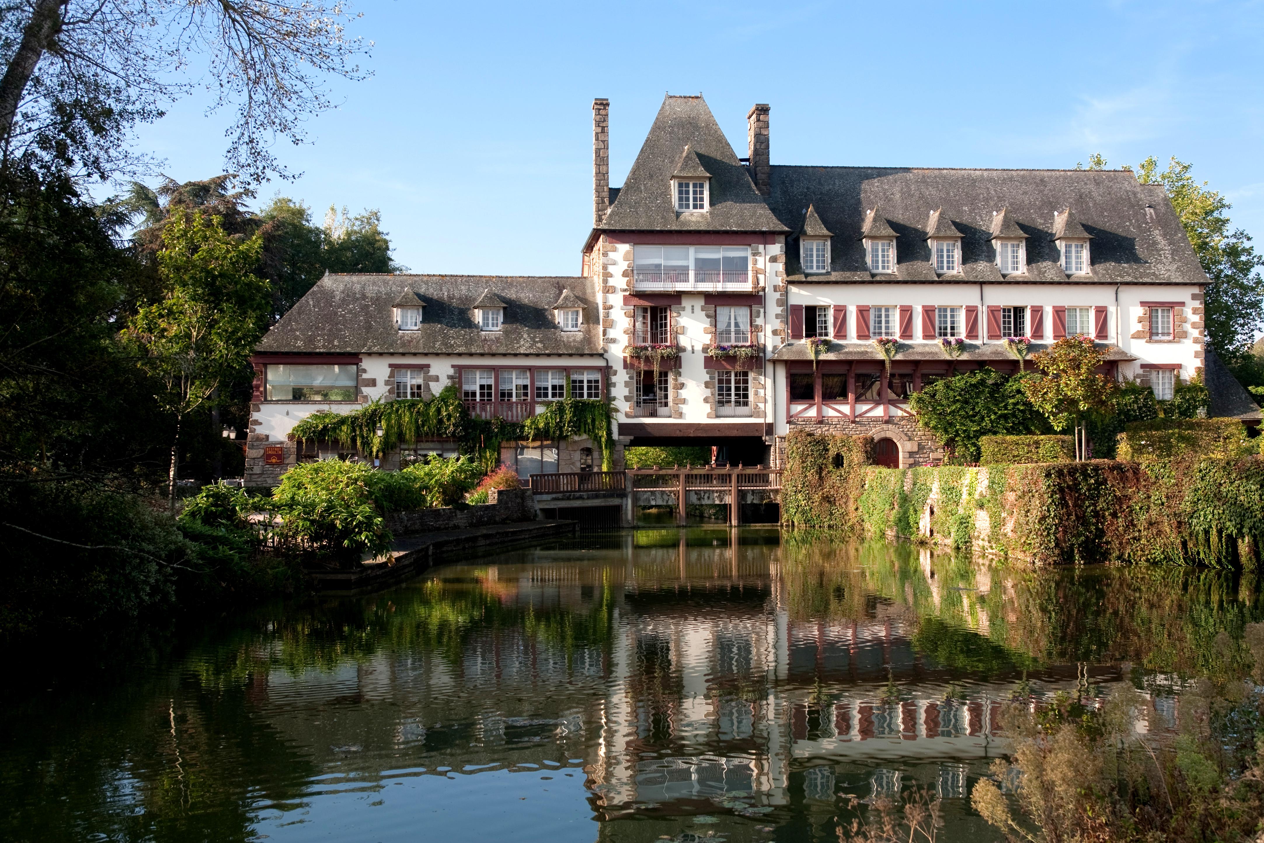 Logis Ar Milin Hotel Châteaubourg Екстериор снимка