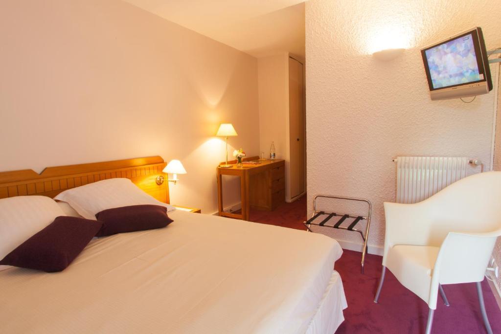 Logis Ar Milin Hotel Châteaubourg Стая снимка
