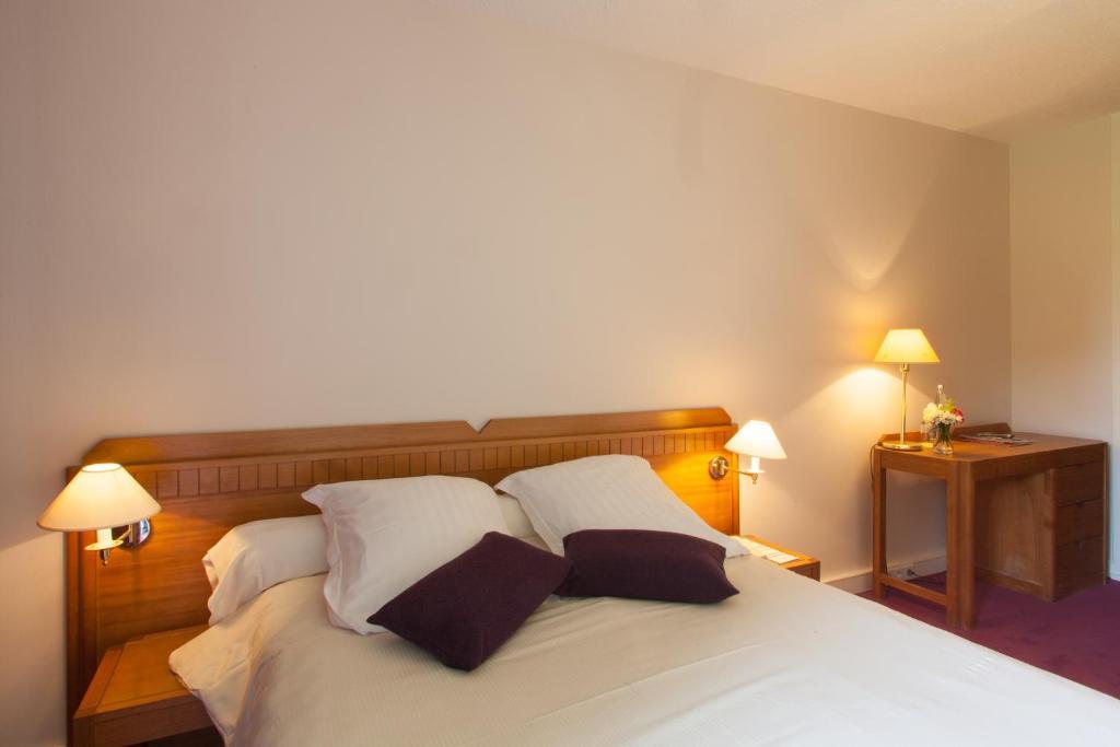 Logis Ar Milin Hotel Châteaubourg Стая снимка