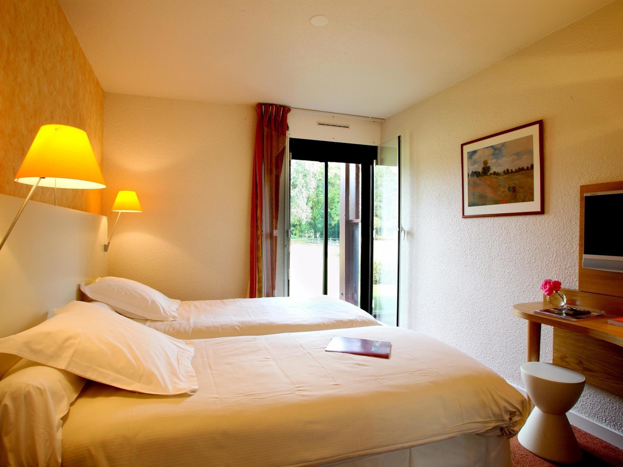 Logis Ar Milin Hotel Châteaubourg Екстериор снимка