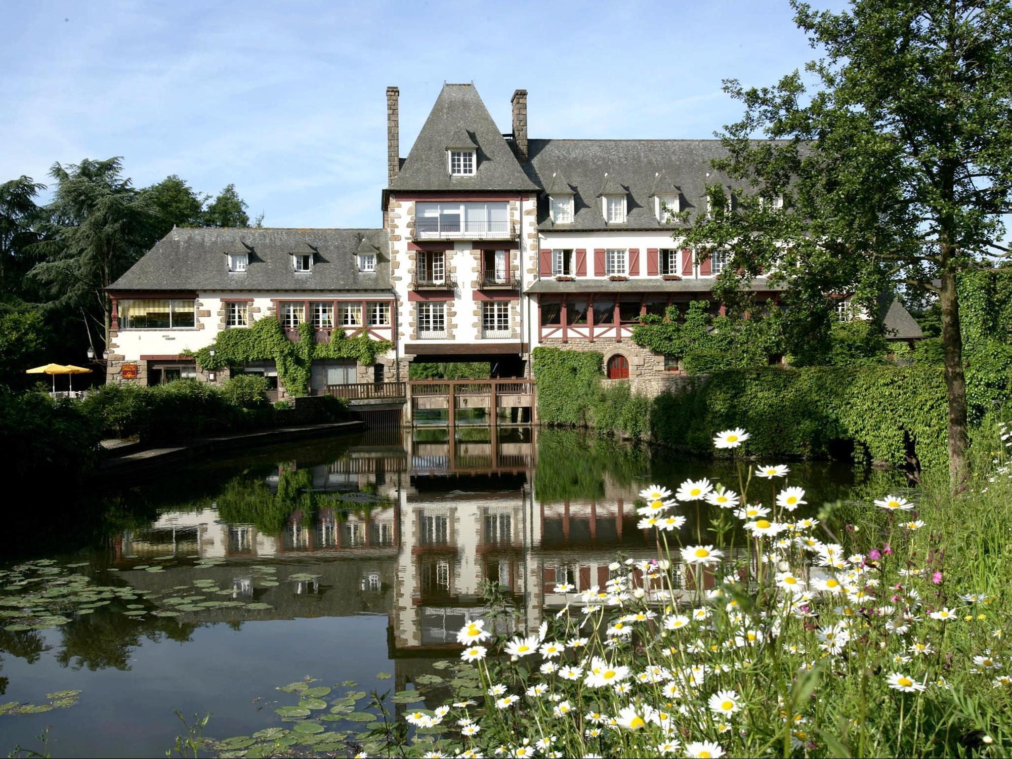 Logis Ar Milin Hotel Châteaubourg Екстериор снимка
